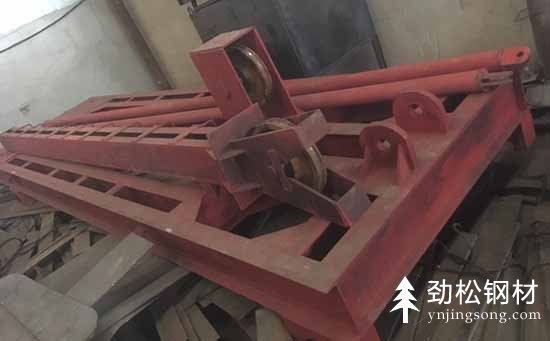 钢护筒打桩机