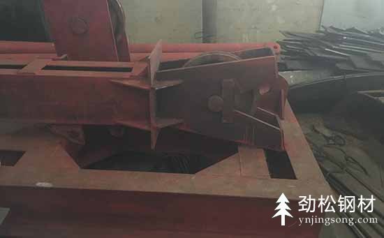 钢护筒打桩机