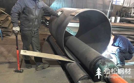 钢护筒包边