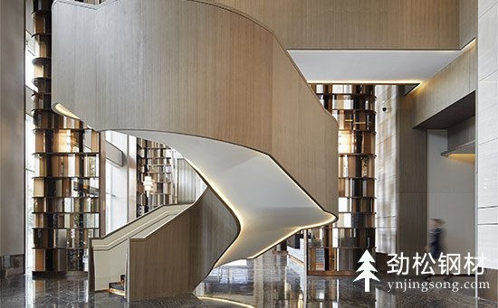 云南昆明圆弧形楼梯设计及尺寸，既美观又大气